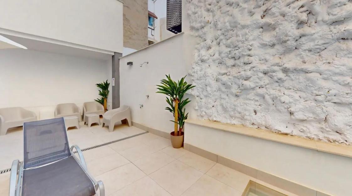 Apartamentos Breton 17 Suite Familiar Аликанте Екстериор снимка